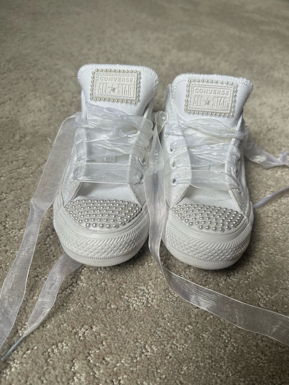 Women’s pearl converse